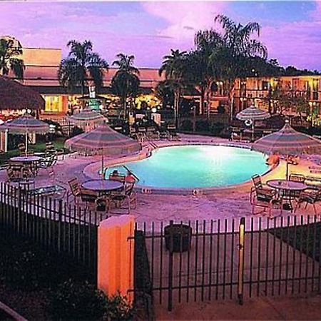 Clarion Hotel Fort Myers Exterior foto